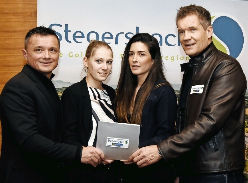 vlnr: Richard Senninger (Obmann der Region), Anna-Maria Heindl und Christina Hutter (Tourismusbüro Stegersbach), Armin Assinger