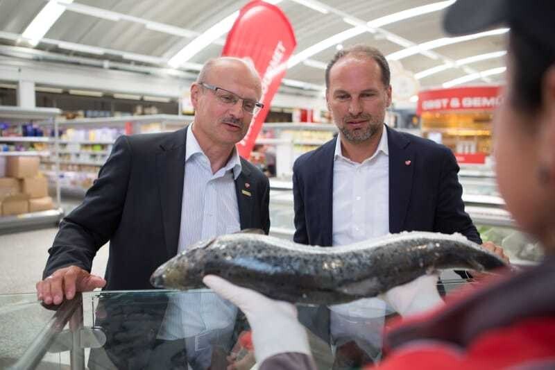 Stefan Buczolich, Bereichsleiter Cook2.0 Exquisit und Thomas Panholzer, Geschäftsführer von Transgourmet Österreich.