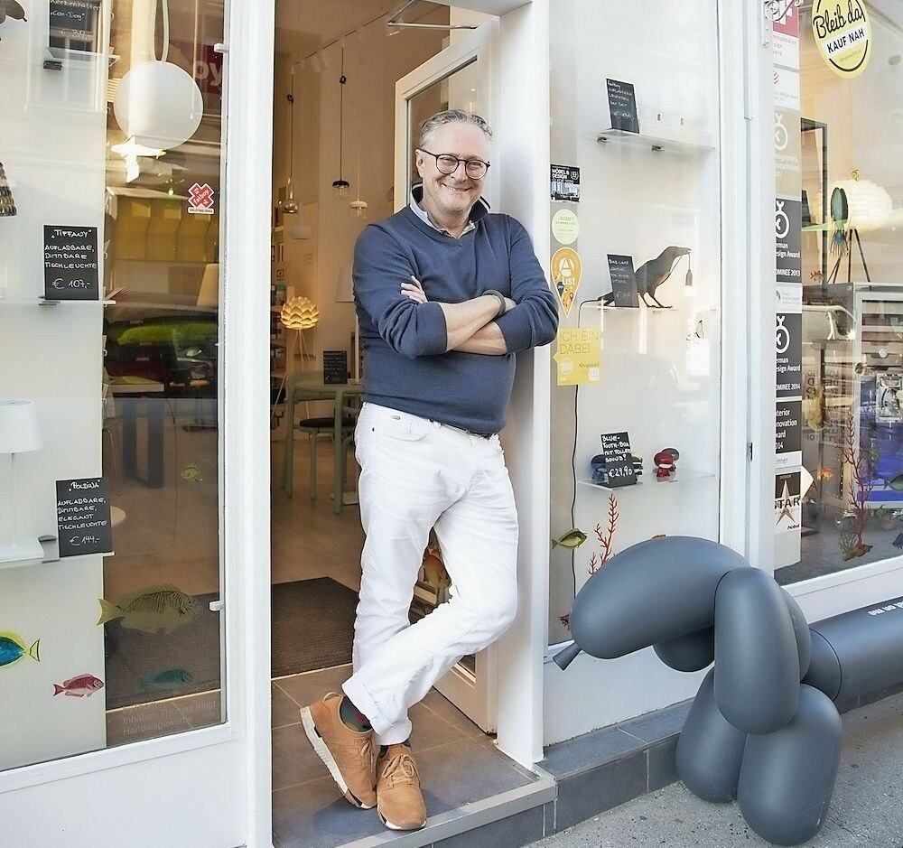 Thomas Klugt vor seinem Geschäft in der Haidgasse in Wien Leopoldstadt.
  © byThom