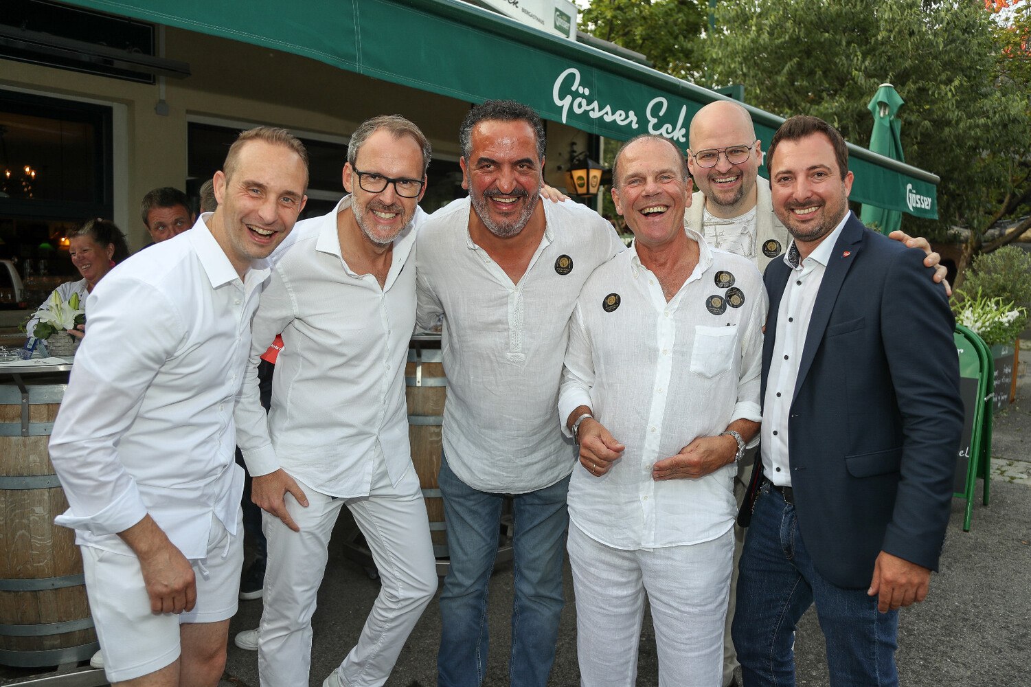 Peter Dobcak, Mister Gastronomie, kam ebenfalls - selbstverständlich ganz in Weiß. © Foto Weinwurm