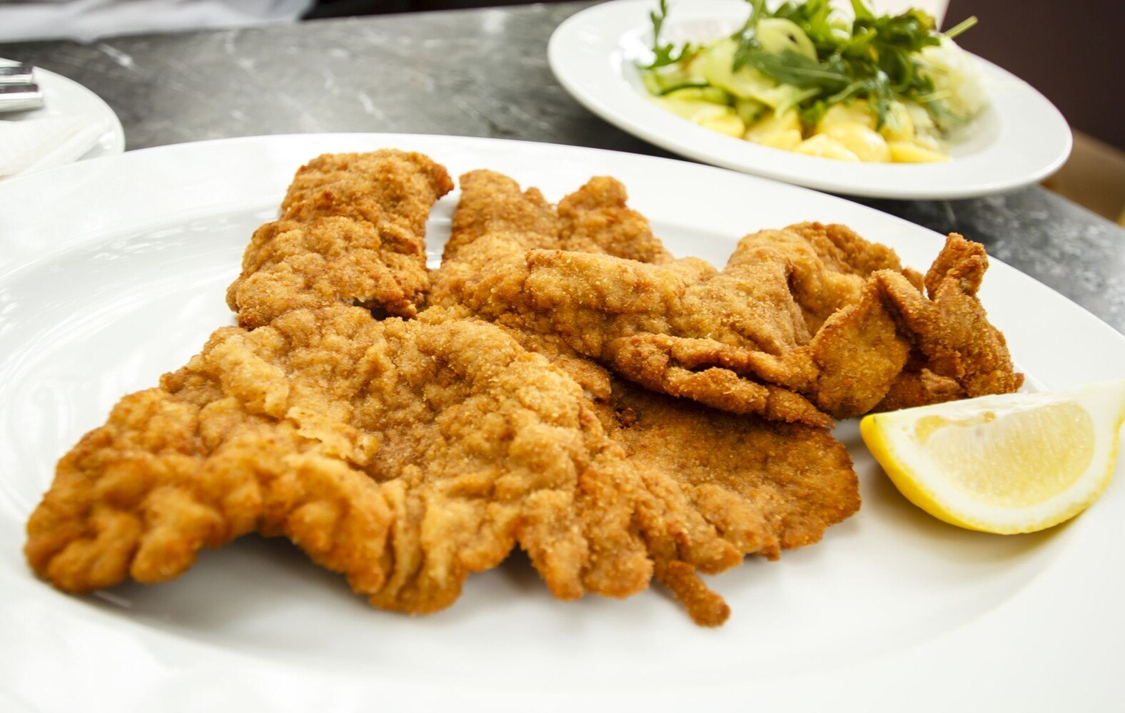 Wiener Schnitzel forever: Der Star am heimischen Kulinarikhimmel und über jeden Zweifel erhaben. © iStock / Getty Images Plus / Rrrainbow