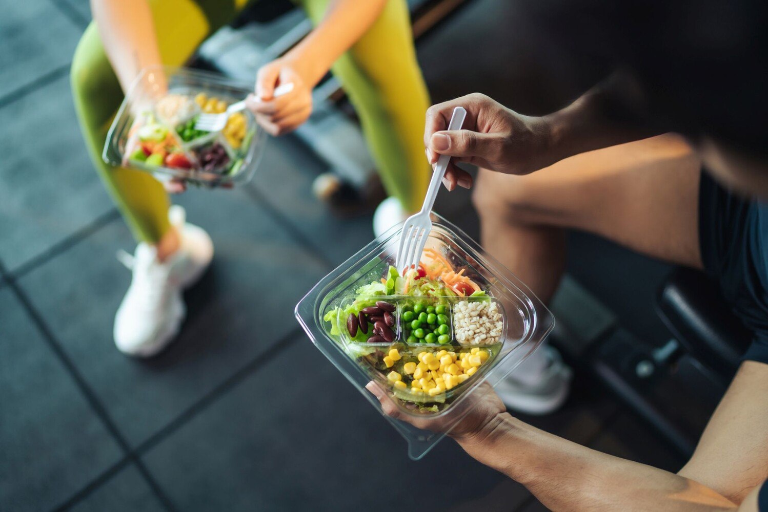 Fast ein Drittel der Befragten legt den Fokus auf eine gesündere, ausgewogenere Ernährung mit weniger Fleisch. Ebenfalls noch ein Thema: Takeaway und Delivery, wenn auch nicht in dem Ausmaß wie während der Lockdownjahre. © iStock / Getty Images Plus / Akacin Phonsawat