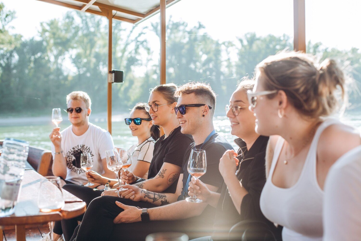 Weinflüstern auf der Donau: Bootsausflug und Wine-Tasting bei Domäne Wachau. © Mila Zytka