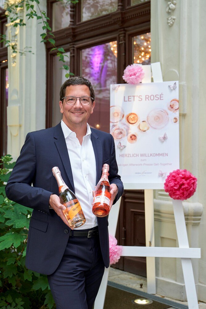 Mag. Philipp Gattermayer, Geschäftsführer Henkell Freixenet Austria, empfing geladene Gäste zum exklusiven Afterwork-Rosé-Tasting, © Henkell Freixenet Austria/Markus Wache