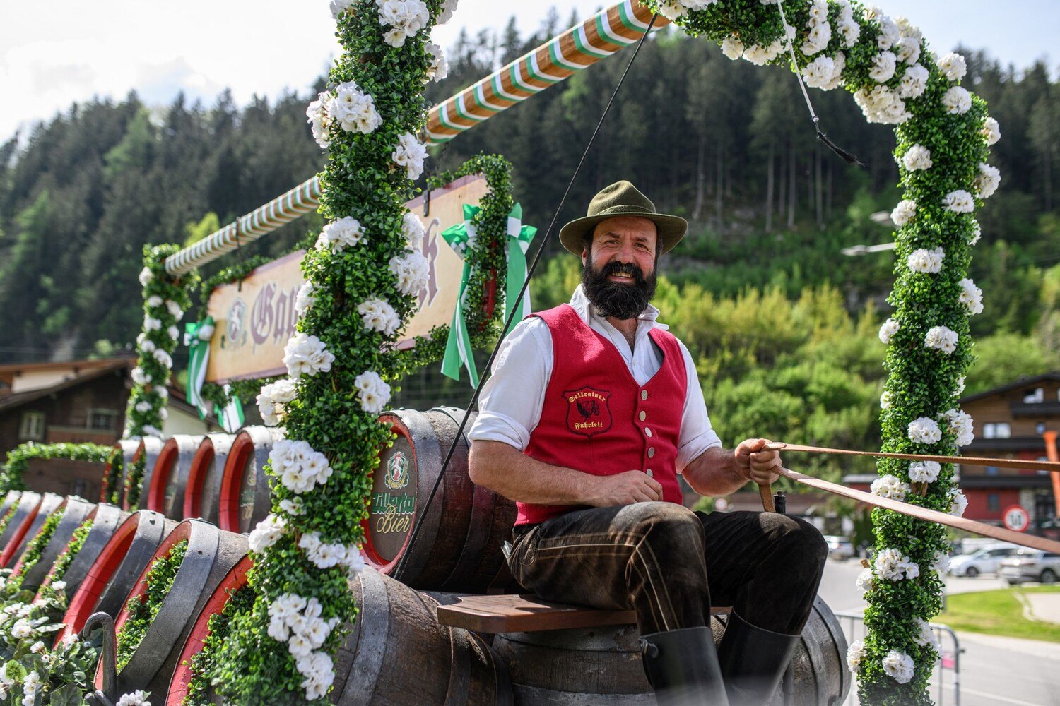 Der wichtigste Festwagen war jener, der aus der Brauerei kam. Zum Glück gibt es im Zillertal eine lokale Brauerei: Zillertal Bier. © Zillertal Bier