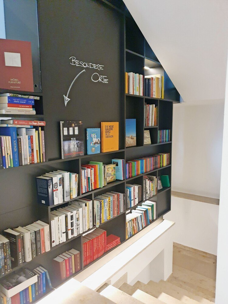 Die Bücherwand als Herzstück. © Daniel Nutz