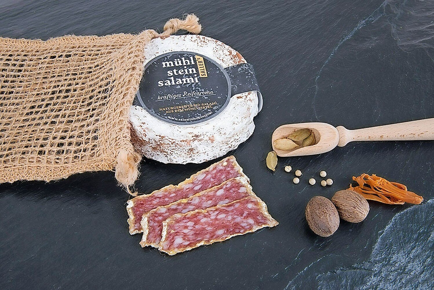 Aufgeschnittene Salami von Metzgermeister Erwin Saller