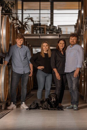 Albert, Silvia, Francesca und Konstantin Gesellmann führen das Erbe von Engelbert Gesellmann 1991 eindrucksvoll fort. © Wine & Partners