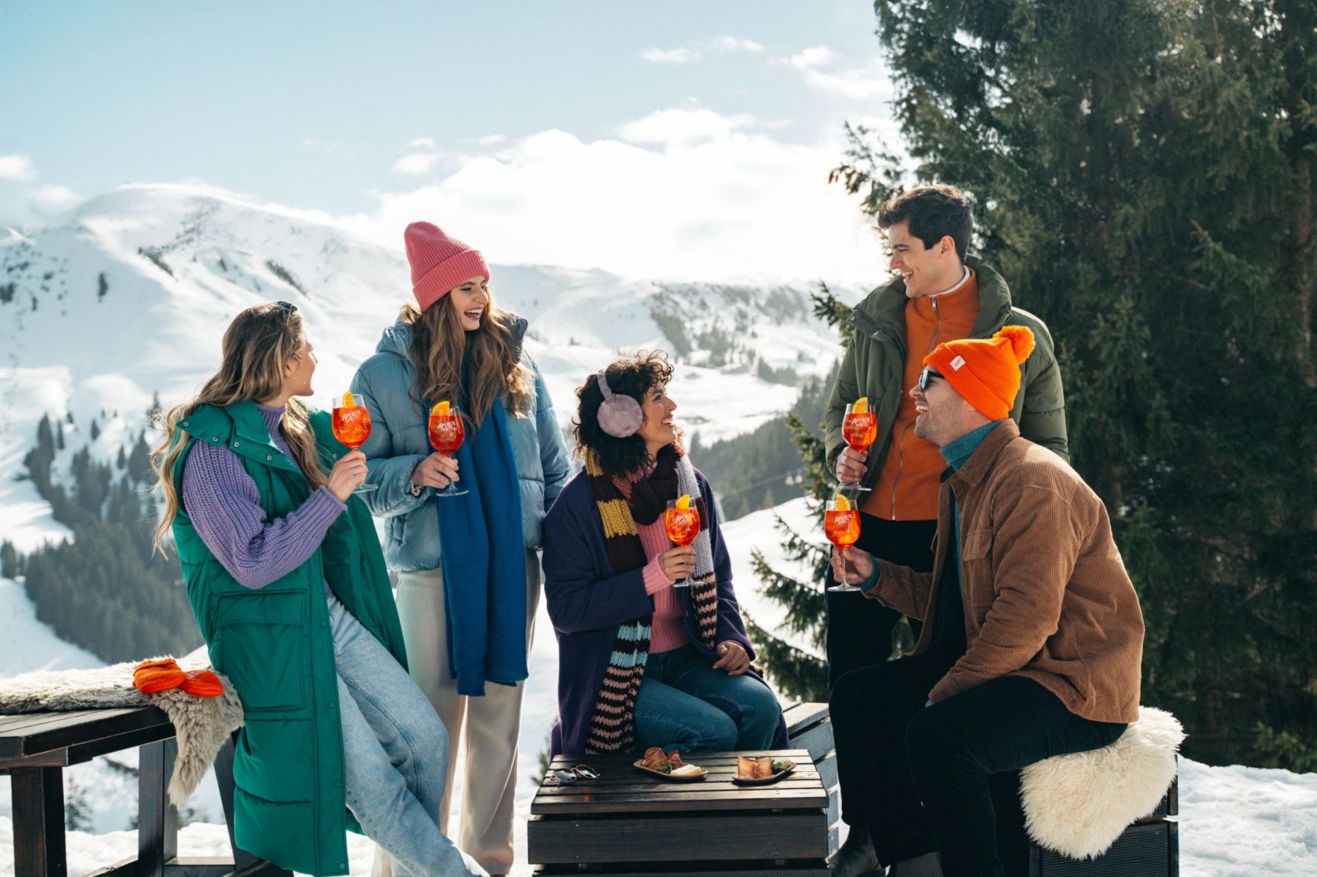 Was lange als typisches Sommergetränk galt, wird zunehmend auch in den Wintermonaten vermarktet. (c) Campari Austria