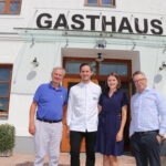 v.l. Dr. Hans Michel Piëch, Christoph und Doris Forthuber, Markus Buchmayr ©MeinBezirkEbner