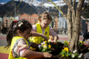 Die Kinder der Volksschule Innere Stadt unterstützten tatkräftig bei der Bepflanzung. © Franz Oss